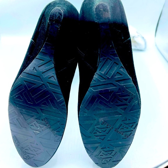 ANNE KLEIN SUEDE LEATHER BOOTS. - Picture 13 of 17